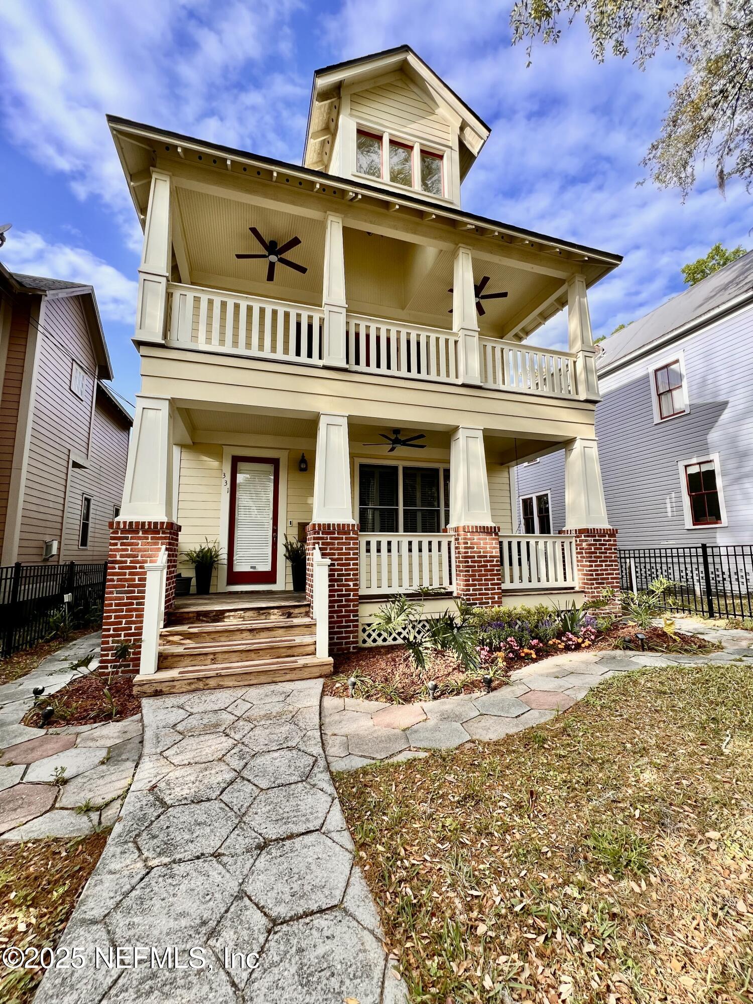 331 E 7TH Street