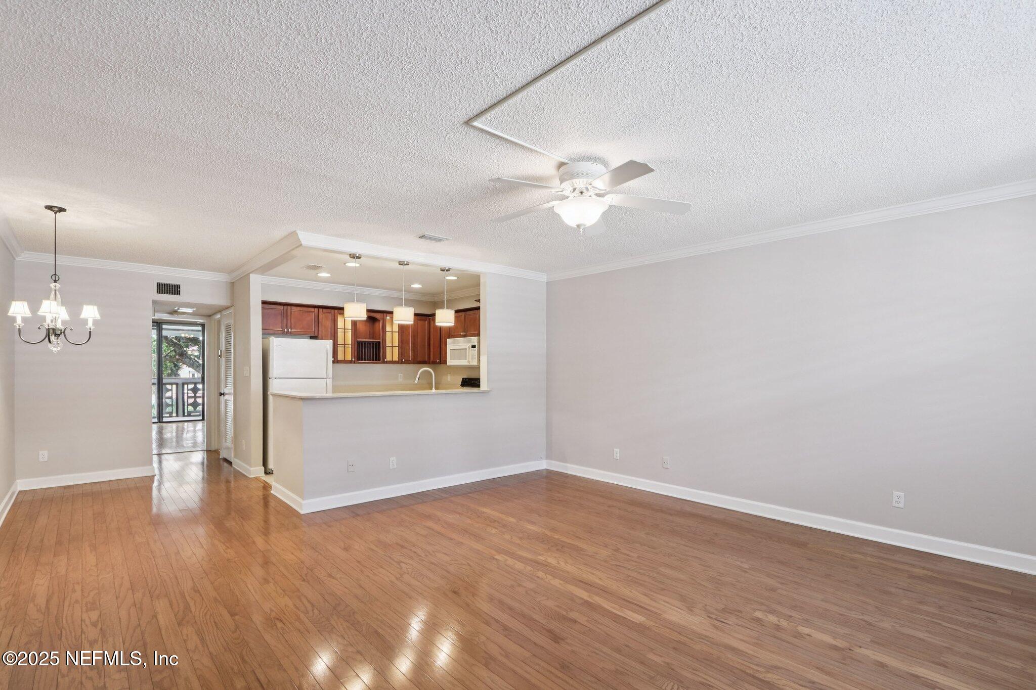 1810 SEVILLA Boulevard W 307