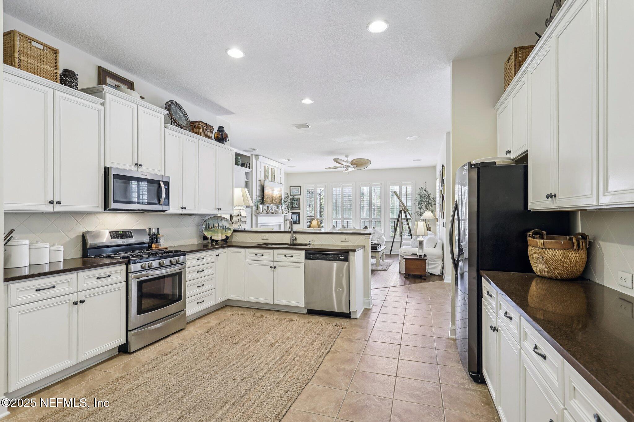 1152 EAGLE POINT Drive