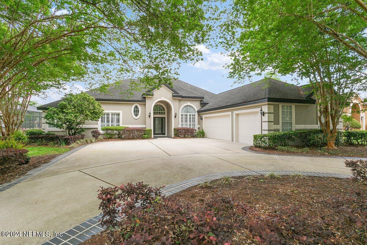 Jacksonville, FL home for sale located at 10220 Vineyard Lake Road E, Jacksonville, FL 32256