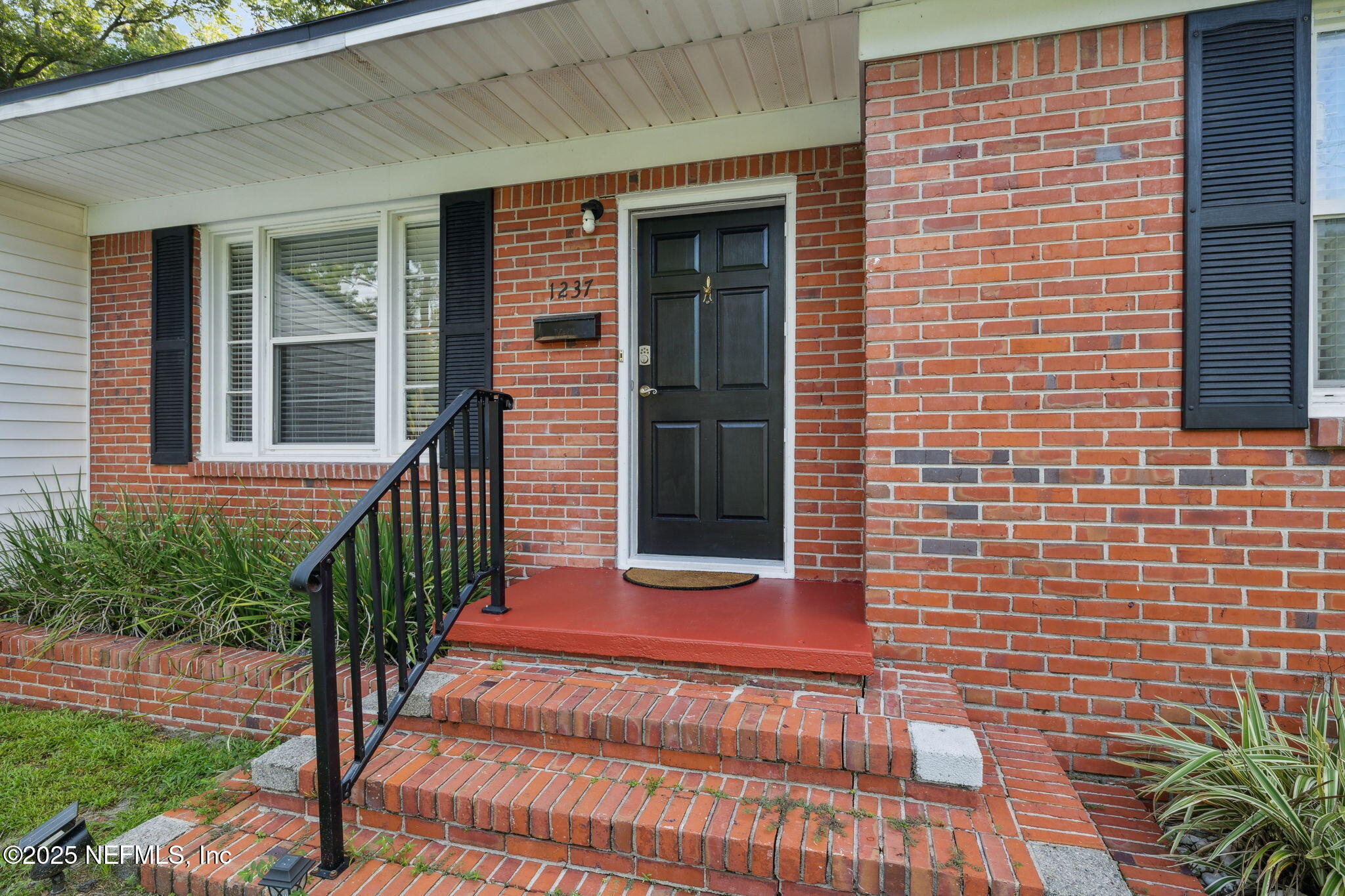 1237 MURRAY Drive