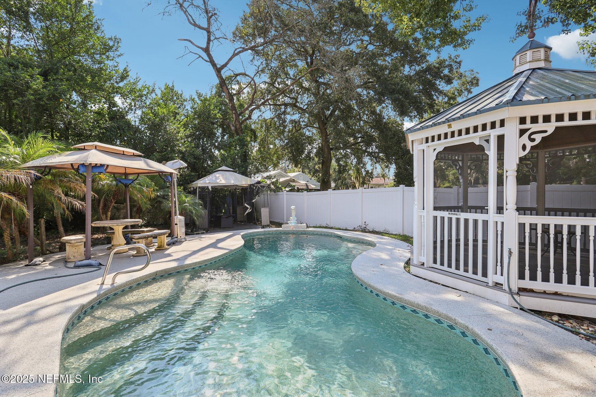 4251 PINEWOOD Avenue