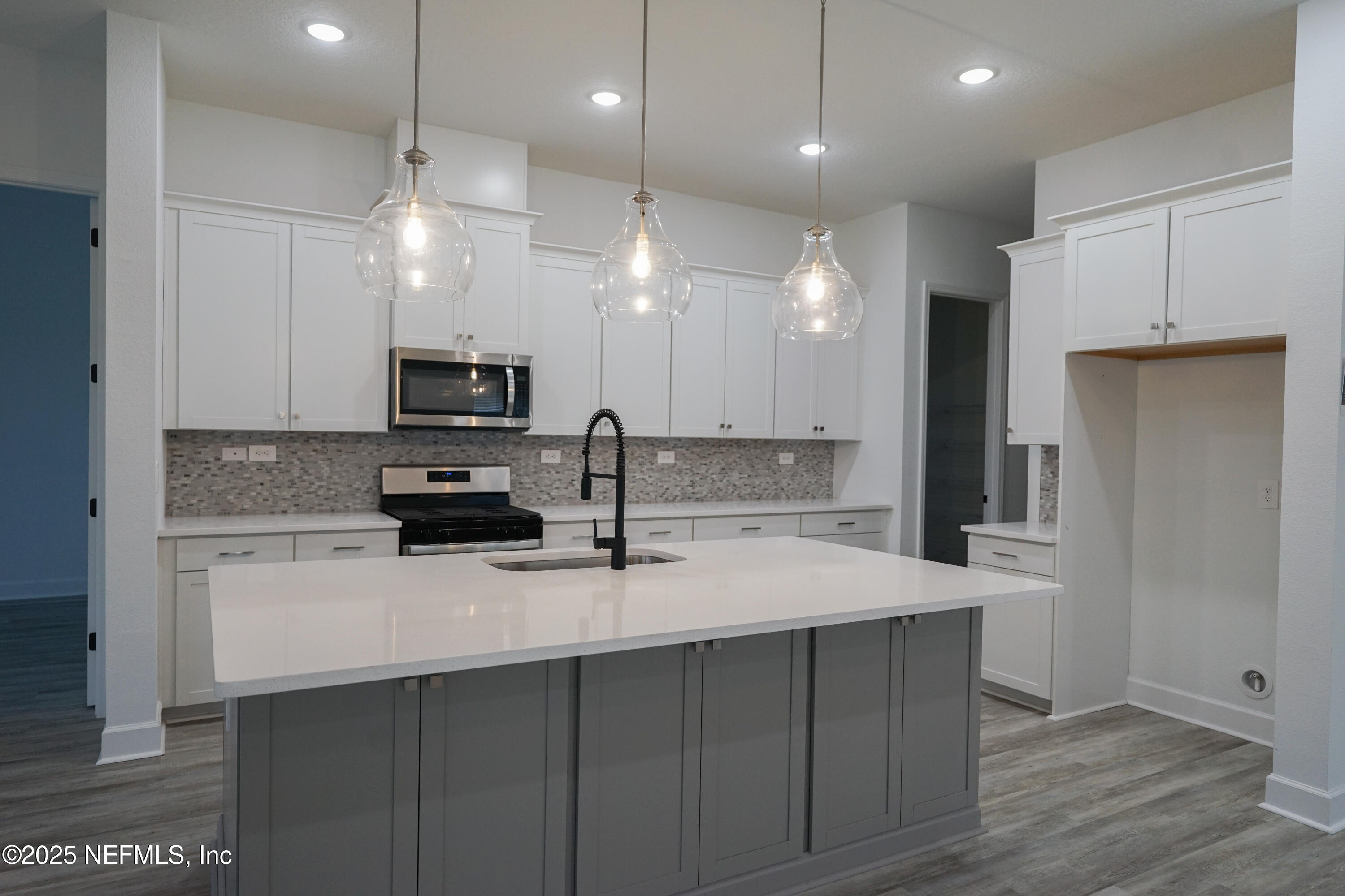 376 APPLEJACK Drive