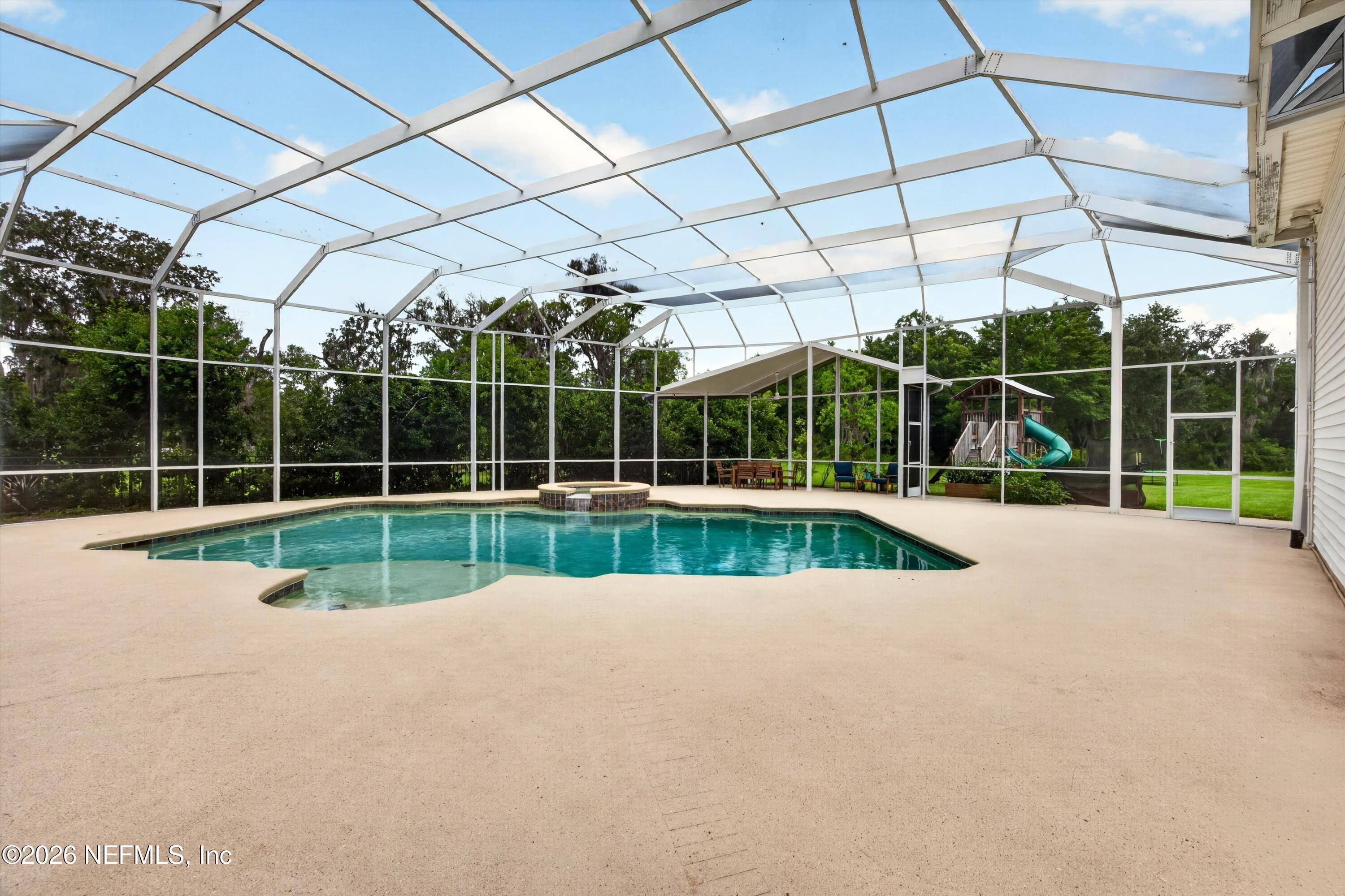 1806 LAKEDGE Drive