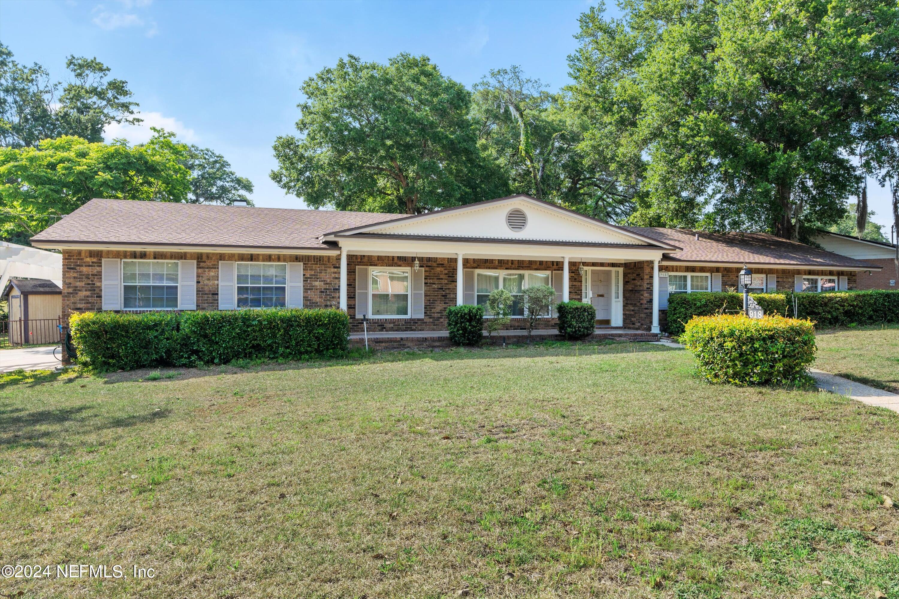 Jacksonville, FL home for sale located at 918 Parkridge Circle E, Jacksonville, FL 32211