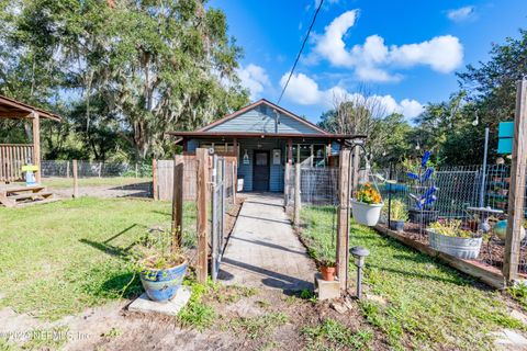 A home in Interlachen