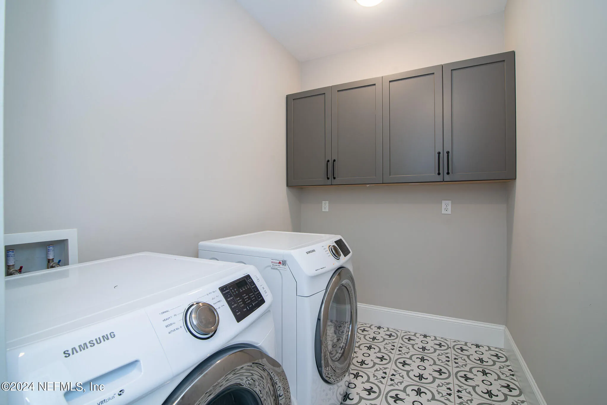 Jacksonville, Florida 32205, United States, 4 Bedrooms Bedrooms, ,4 BathroomsBathrooms,Residential,Pending,40520