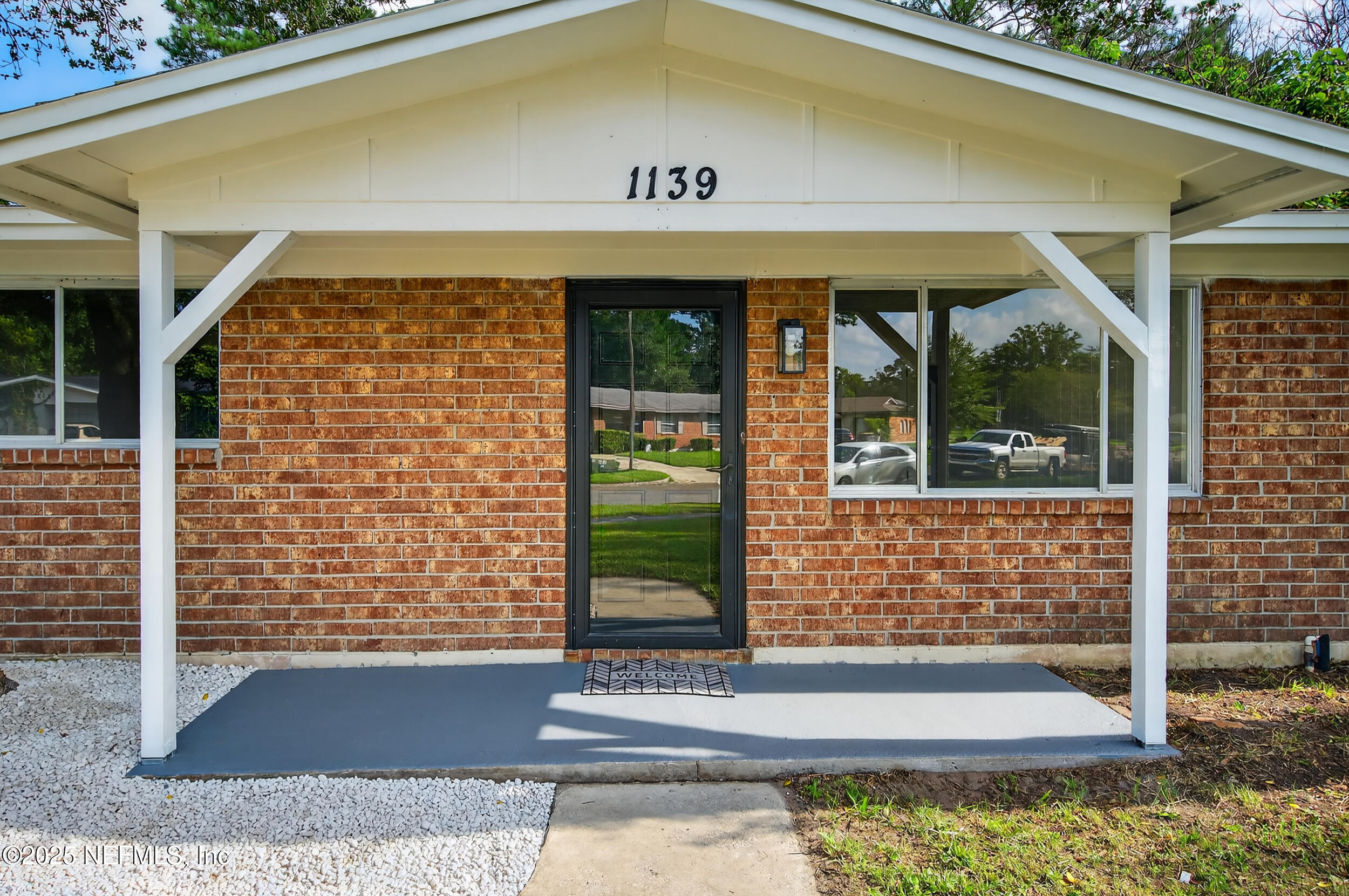 1139 SANTIAGO Drive