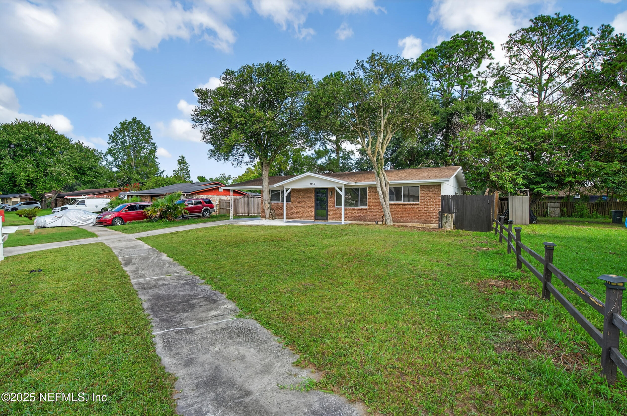 1139 SANTIAGO Drive