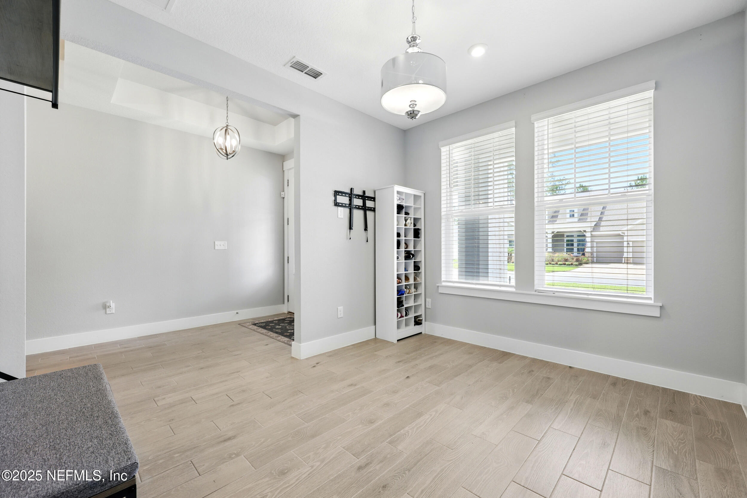 287 WHITE HORSE Way