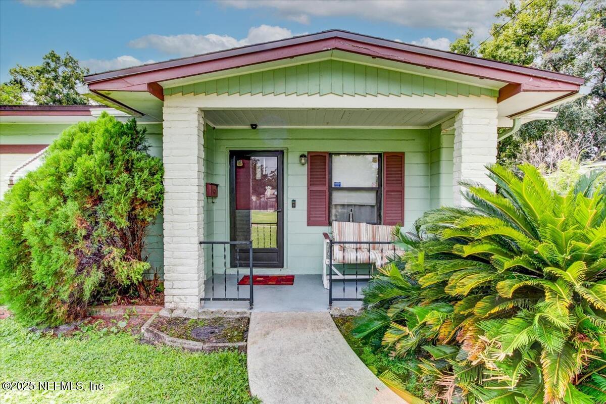 5222 HOLLYCREST Drive