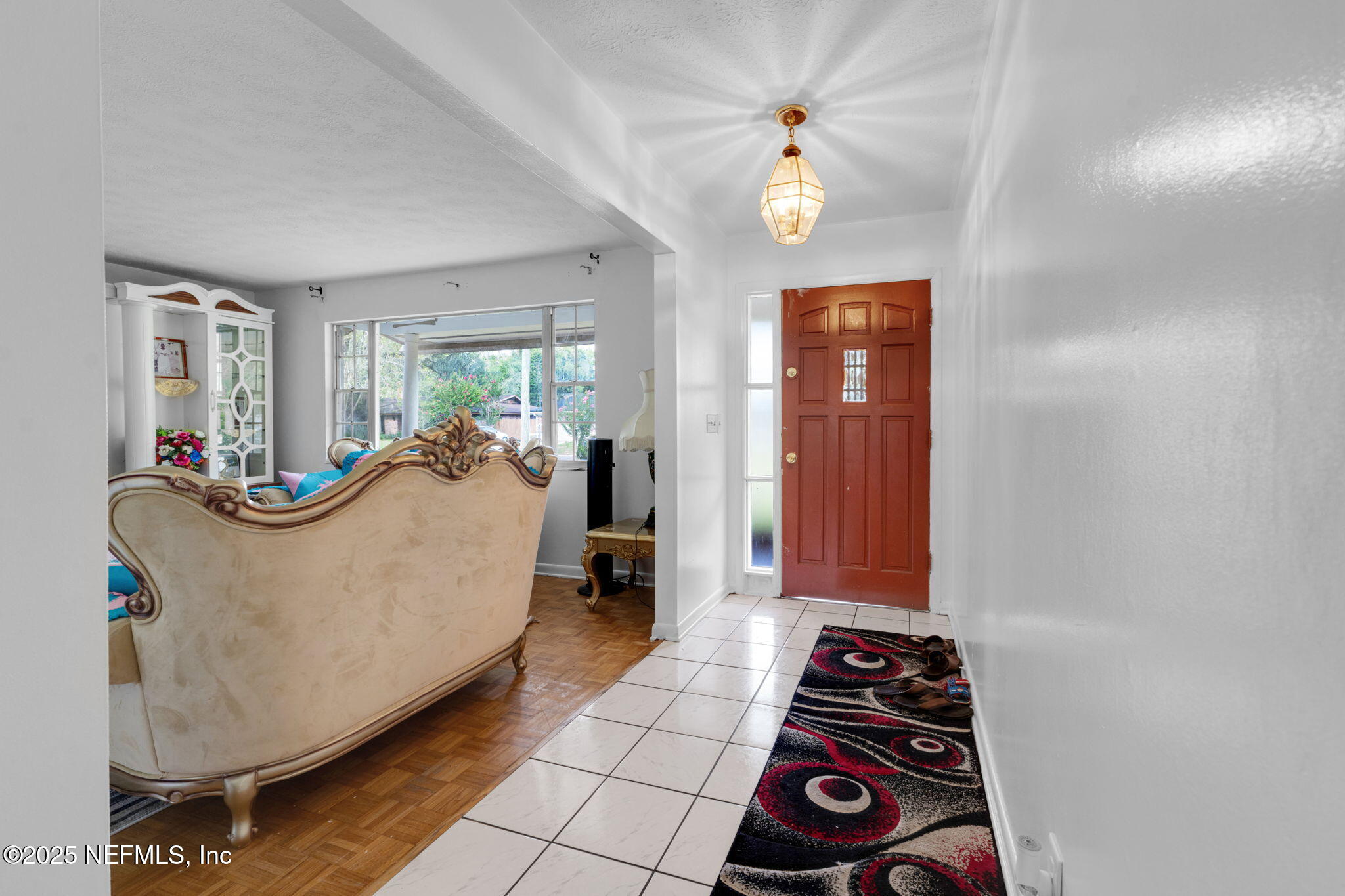 8460 LYNDA SUE Lane W