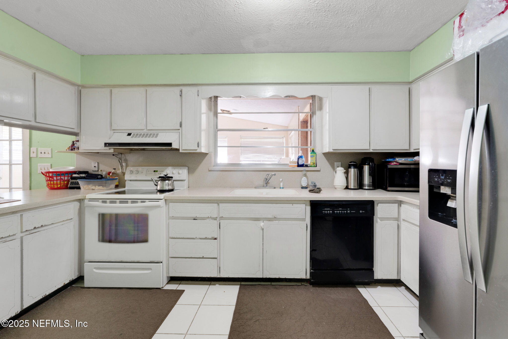 8460 LYNDA SUE Lane W