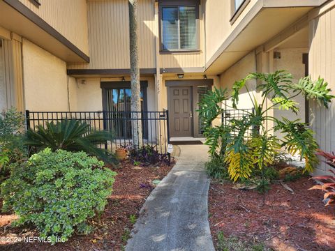 Photo of 7782 LAS PALMAS Way, Jacksonville, FL 32256 (MLS # 2142963)