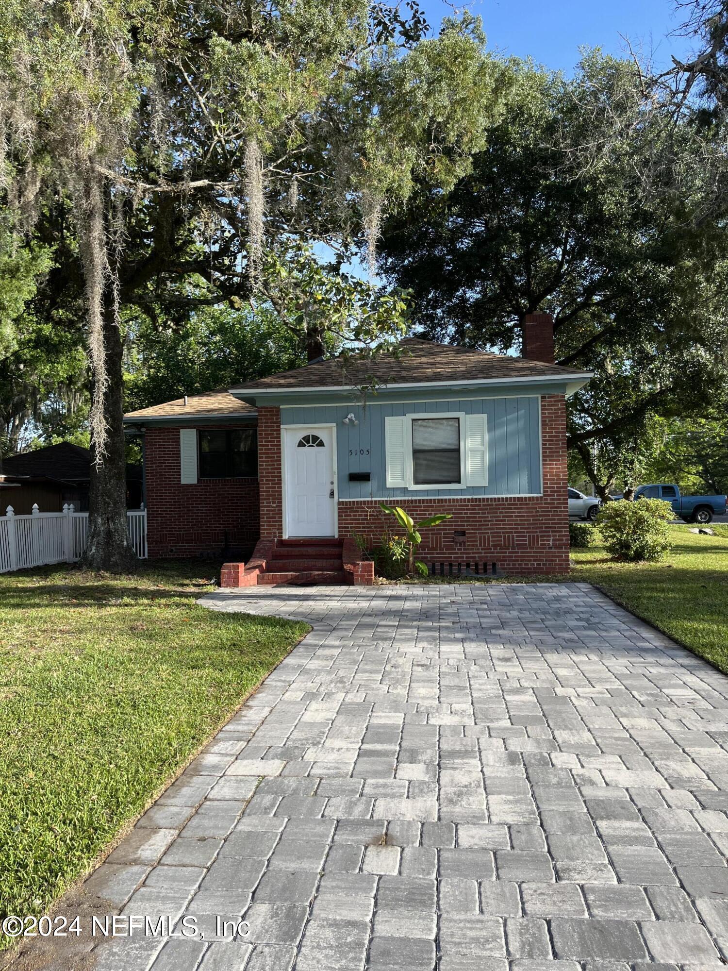 Photo 1 of 11 — 5105 HOLLYCREST Drive, Jacksonville, FL 32205