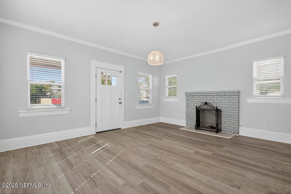 1207 EVERGREEN Avenue