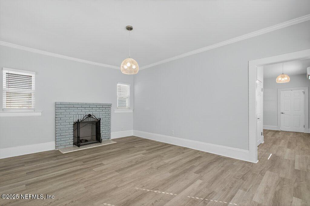 1207 EVERGREEN Avenue