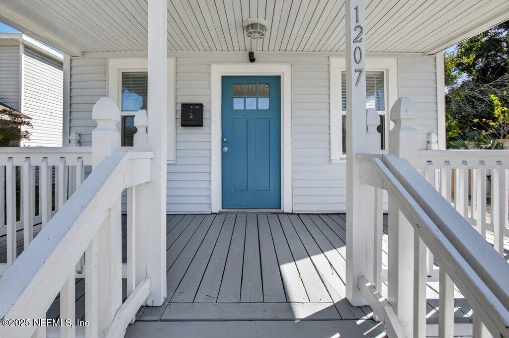 1207 EVERGREEN Avenue