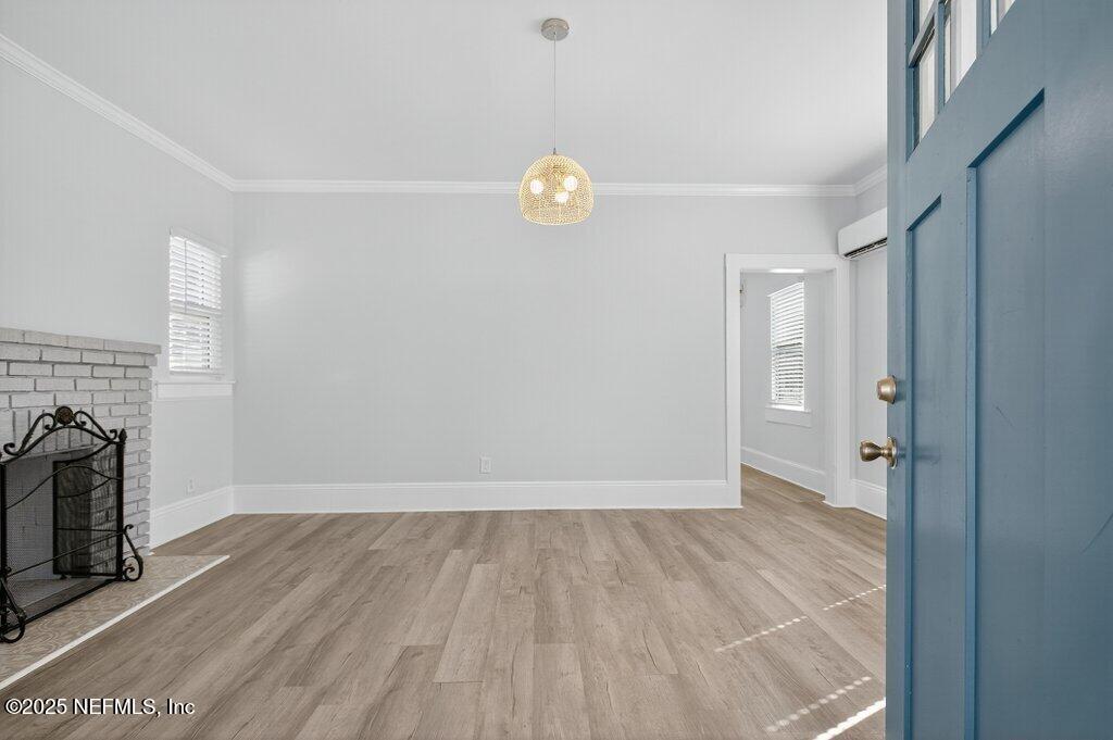 1207 EVERGREEN Avenue