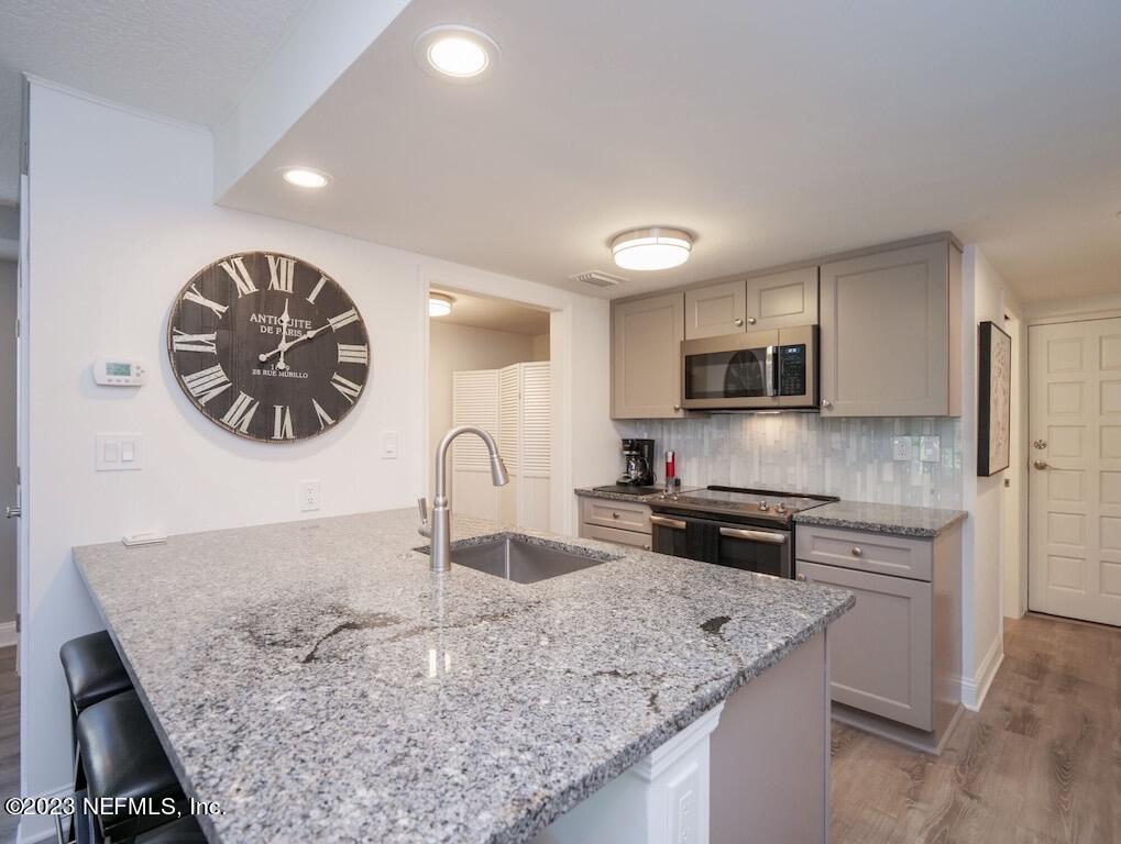 Photo 6 of 18 of 648 SUMMER Place condo
