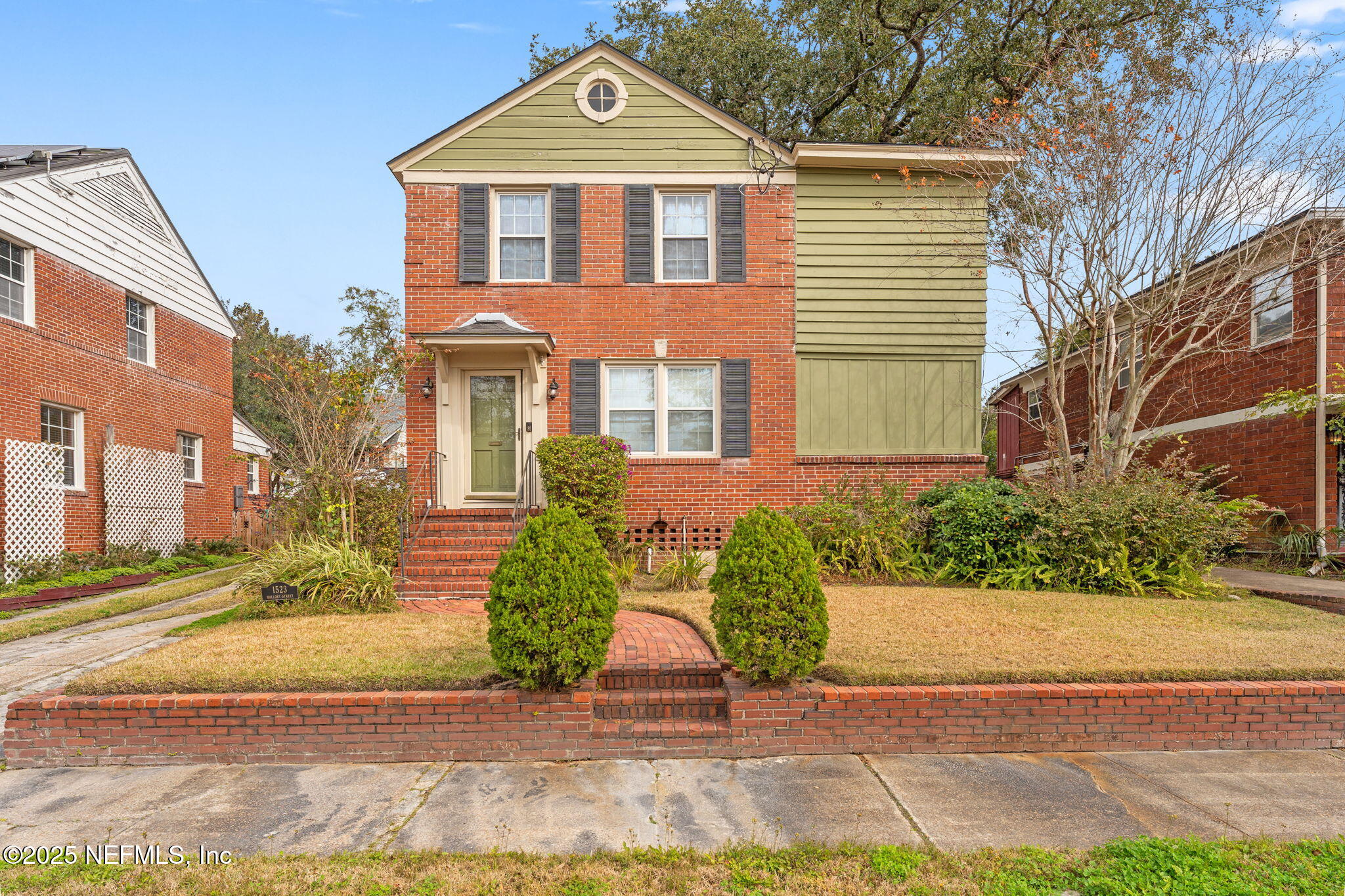 1523 MALLORY Street