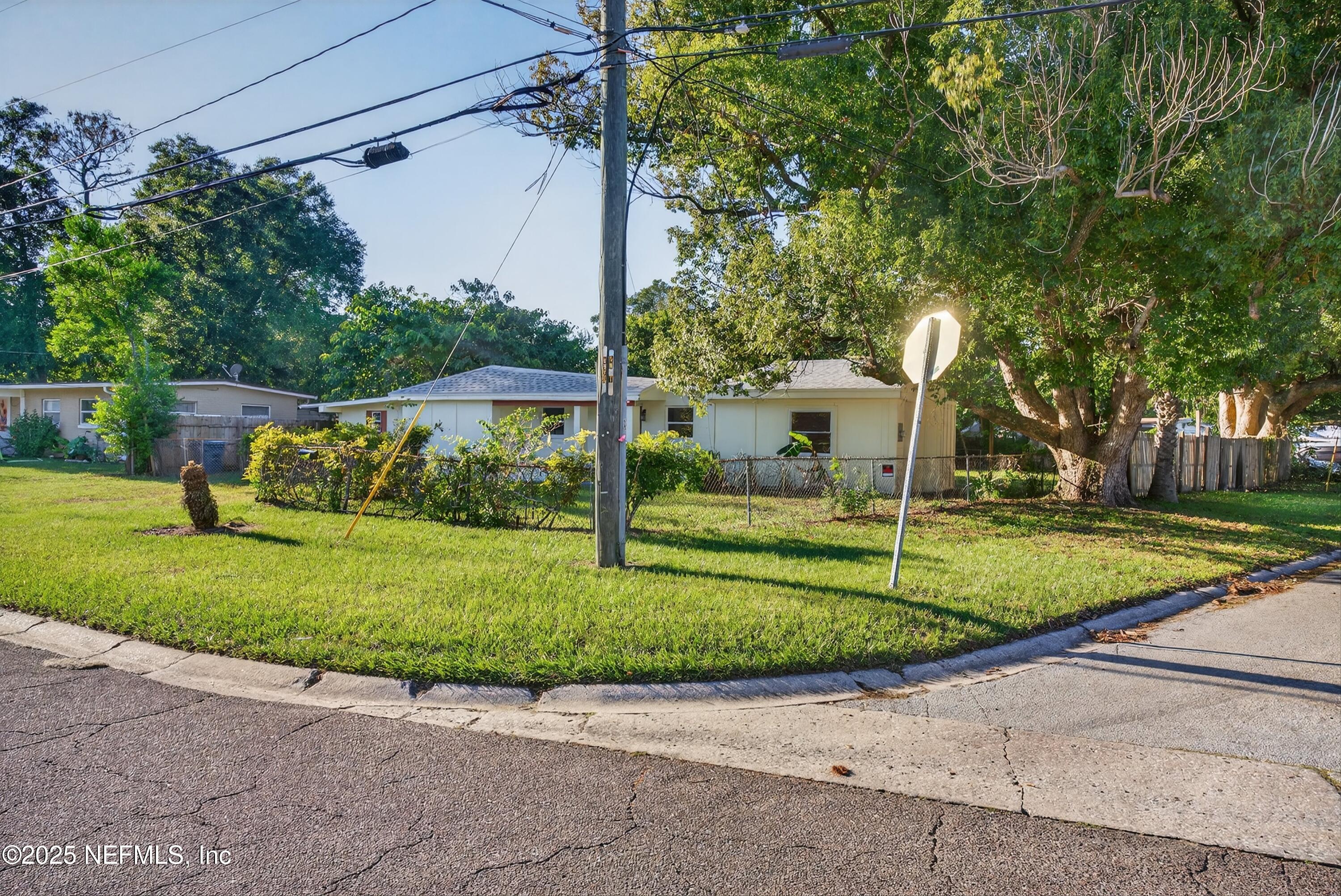 6923 N KING ARTHUR Road N