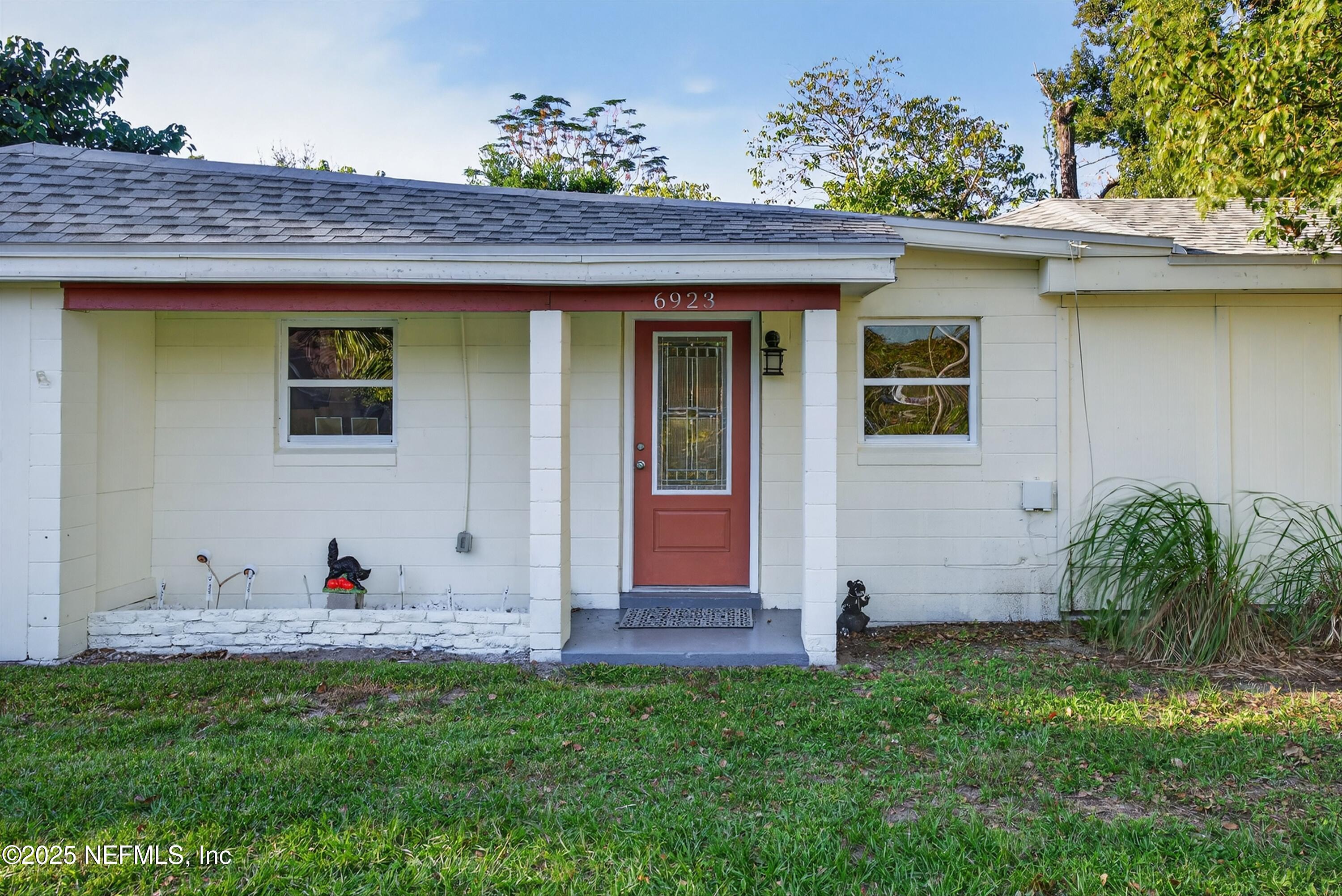 6923 N KING ARTHUR Road N