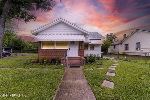 Single Family Residence in Jacksonville FL 325 CHESTNUT Drive.jpg