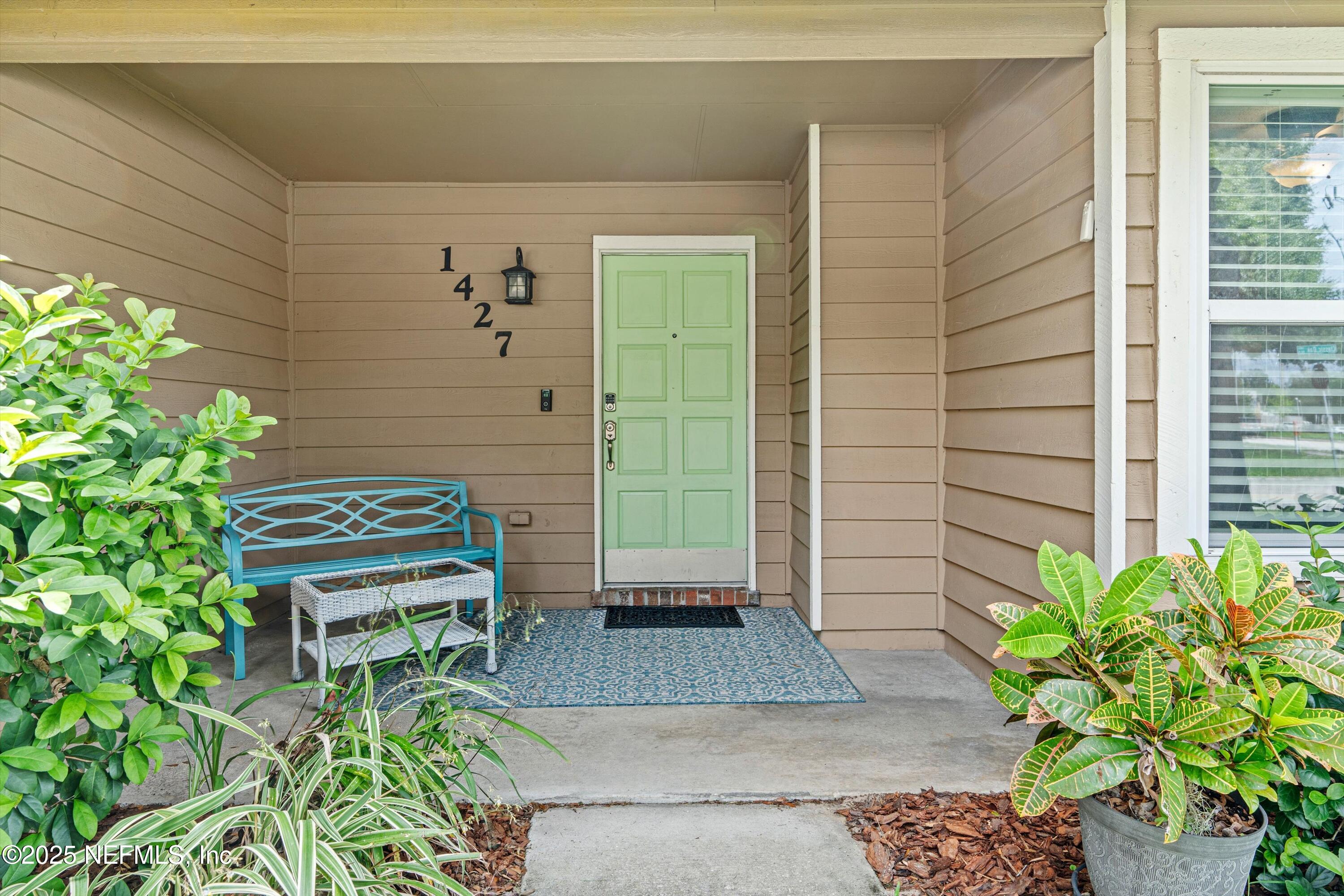 1427 CLASSIC OAK Road W