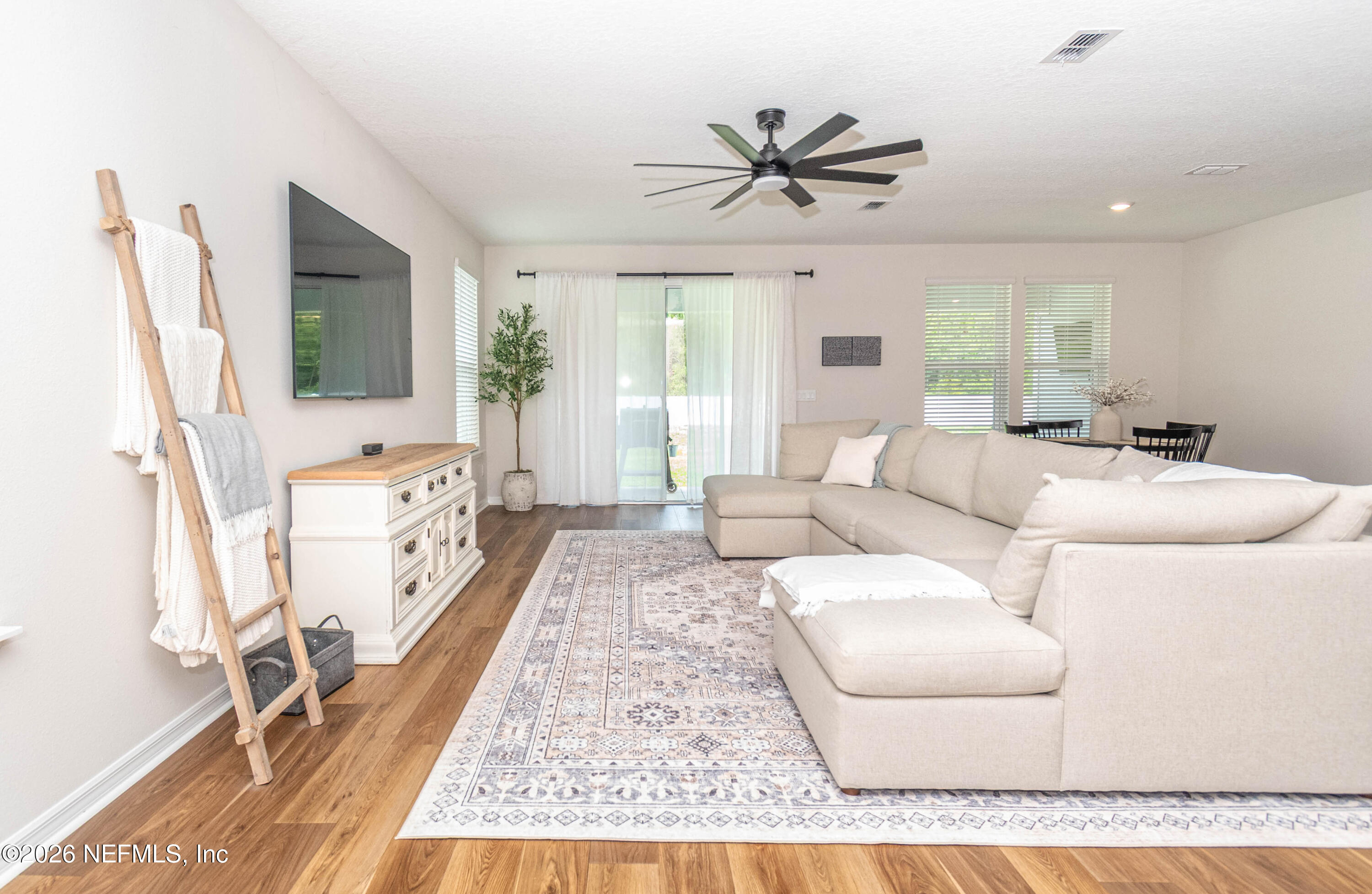 2329 GLADE Lane