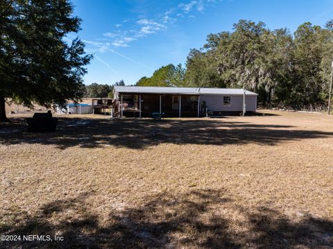 A home in Fort White