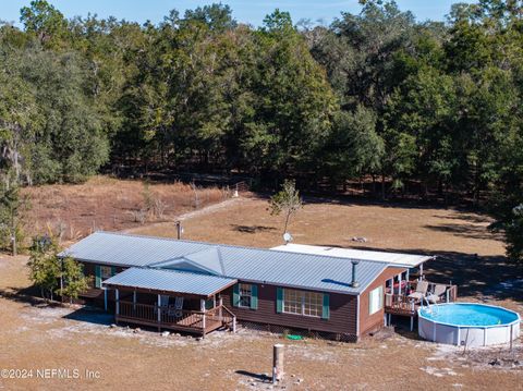 A home in Fort White