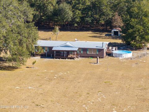 A home in Fort White