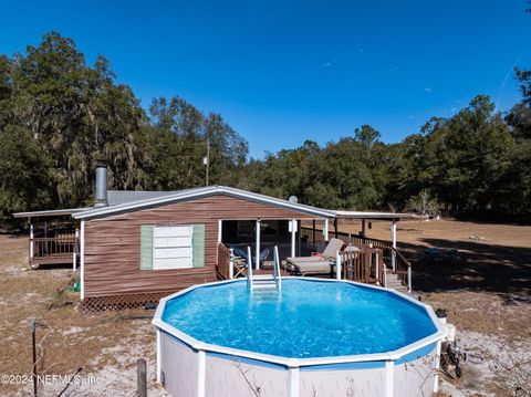 A home in Fort White