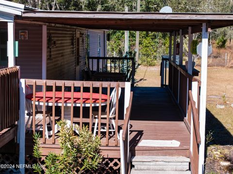 A home in Fort White