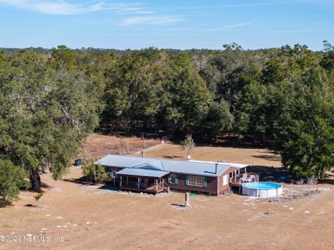 A home in Fort White