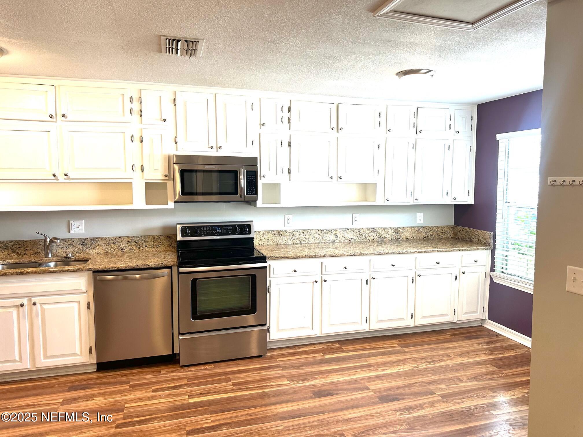 13004 AMBRIDGE Lane