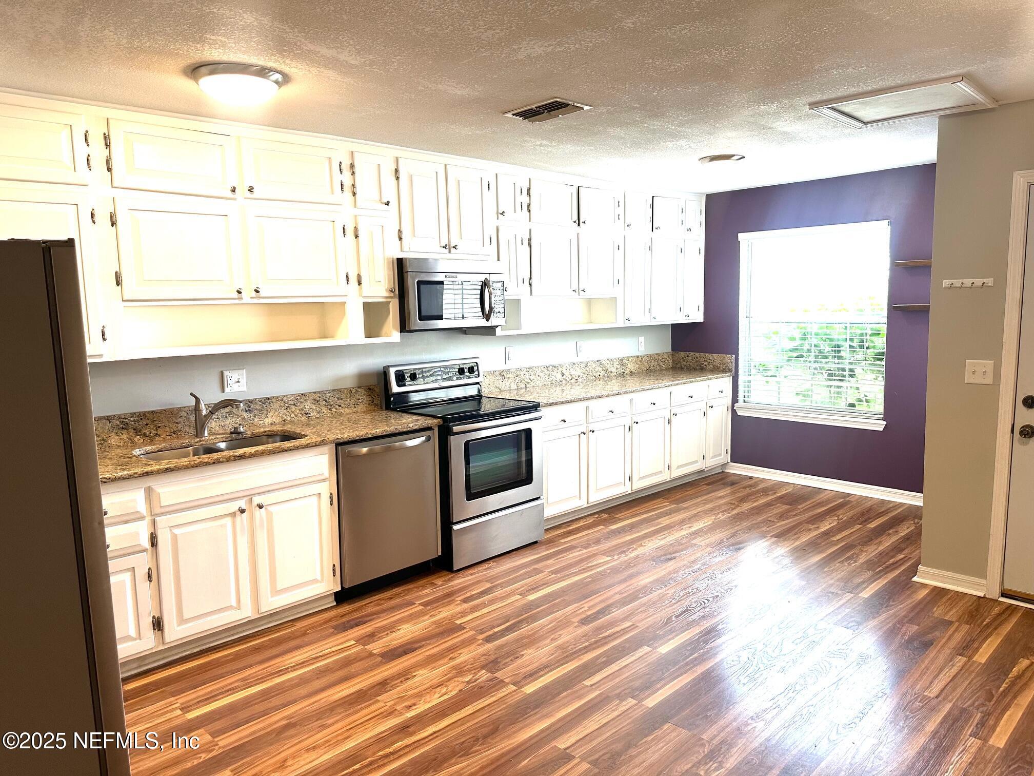 13004 AMBRIDGE Lane