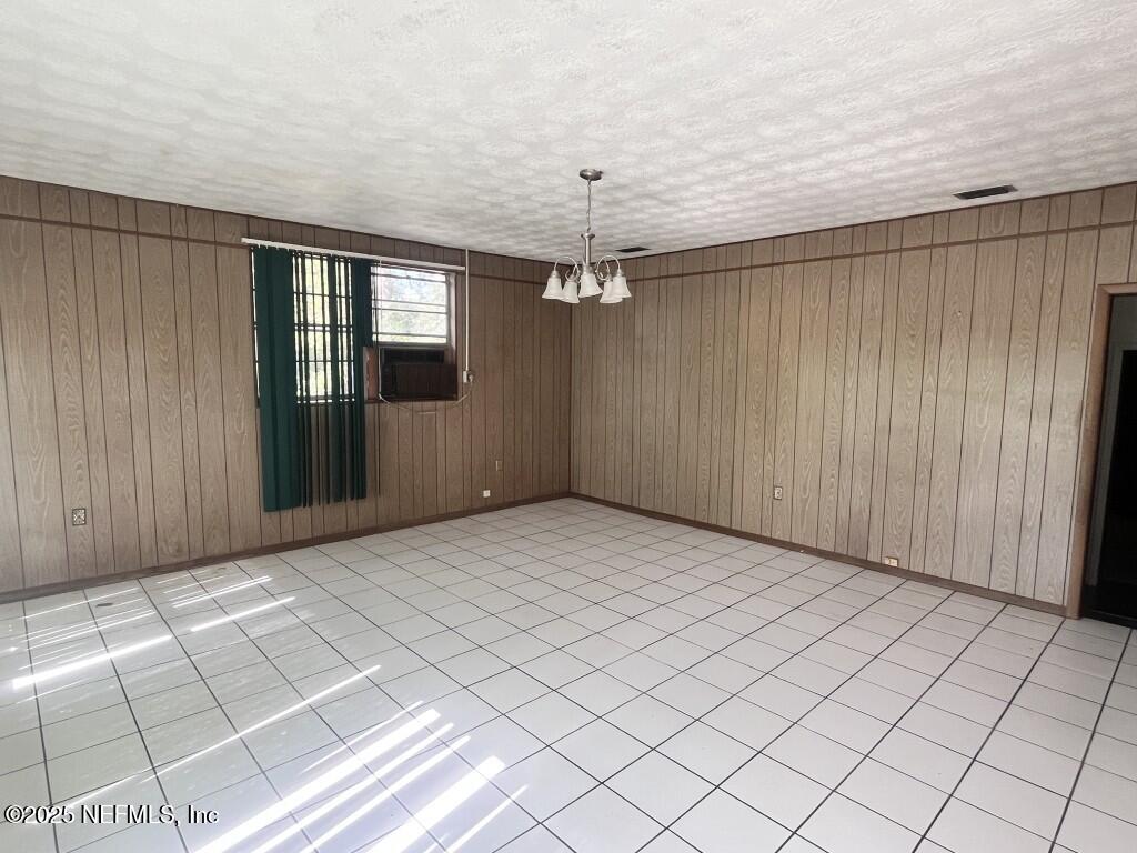 6901 LAGNEY Circle