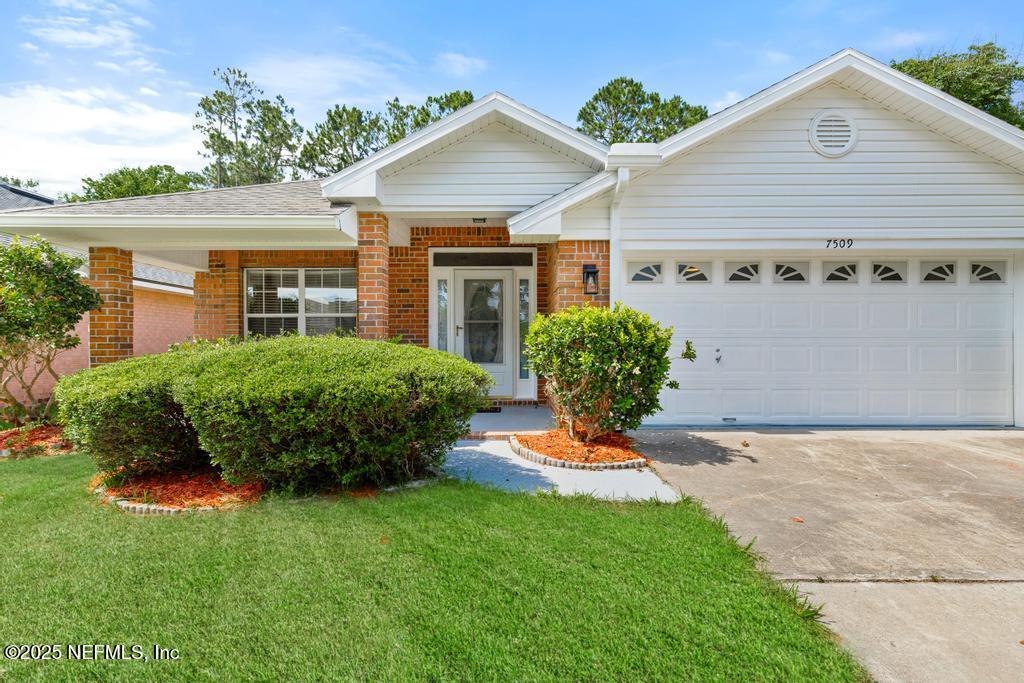 7509 CLIFF COTTAGE Drive