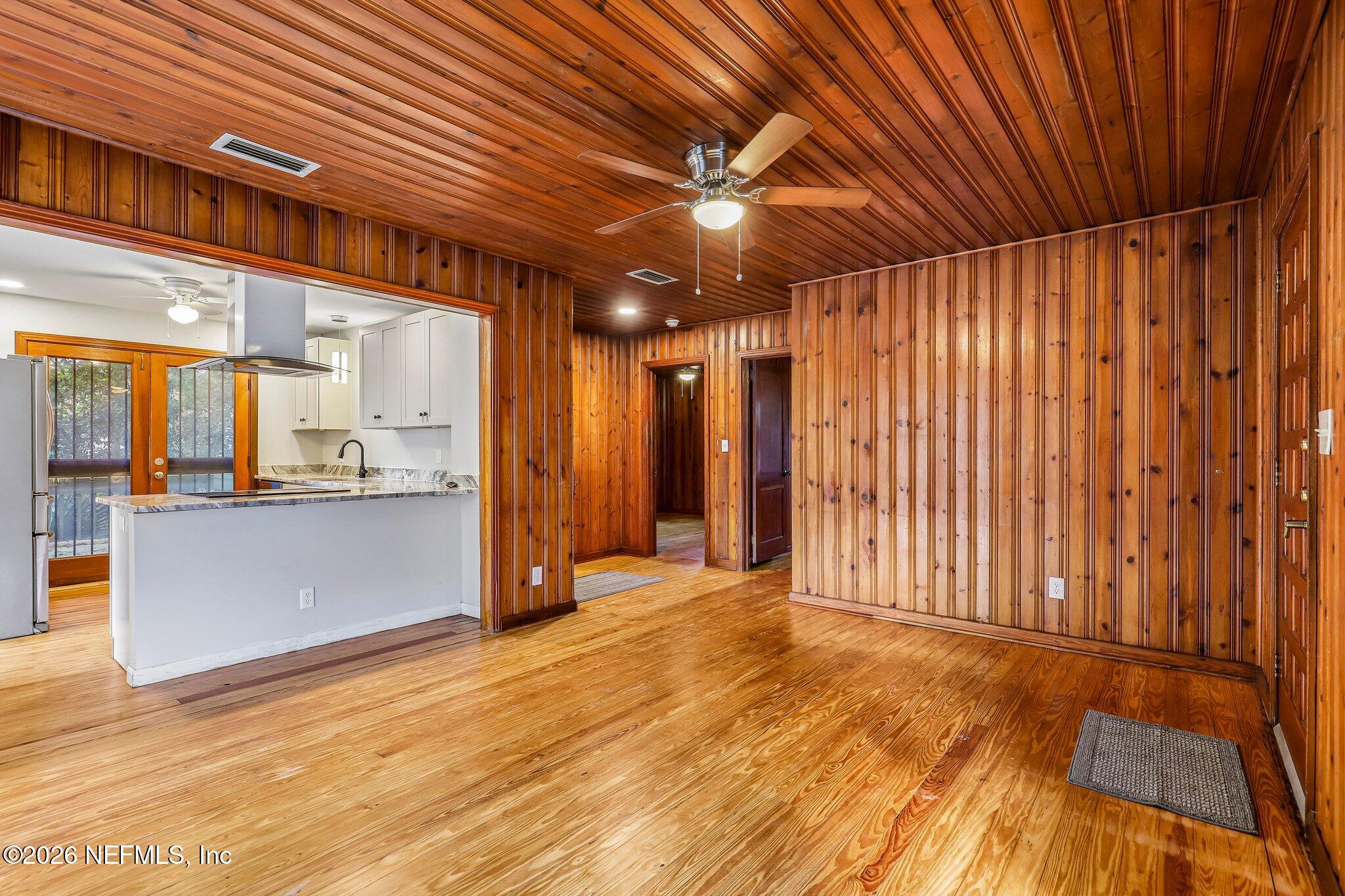 719 CHEROKEE Street