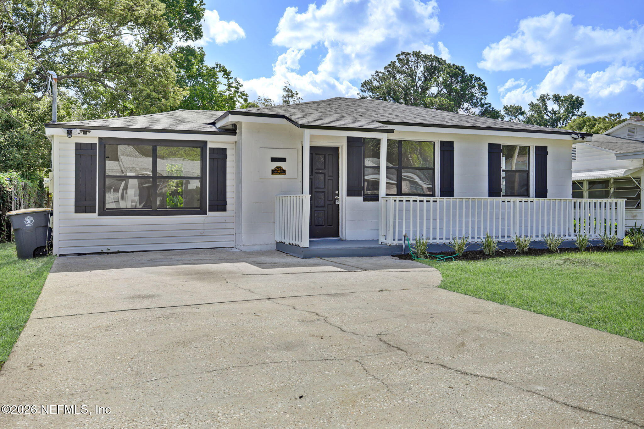 2425 HOLMES Street