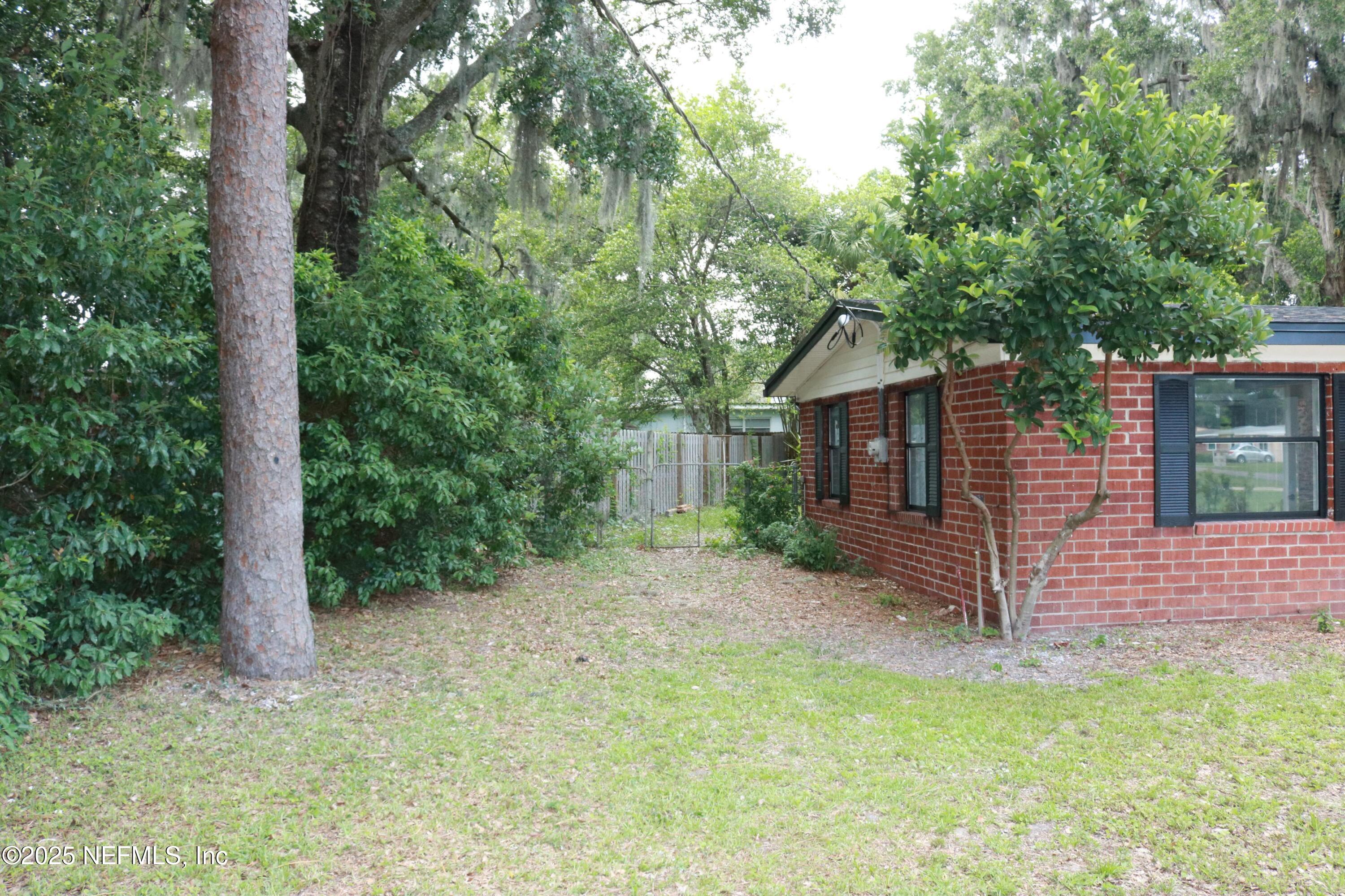 2242 LAKE LUCINA Drive