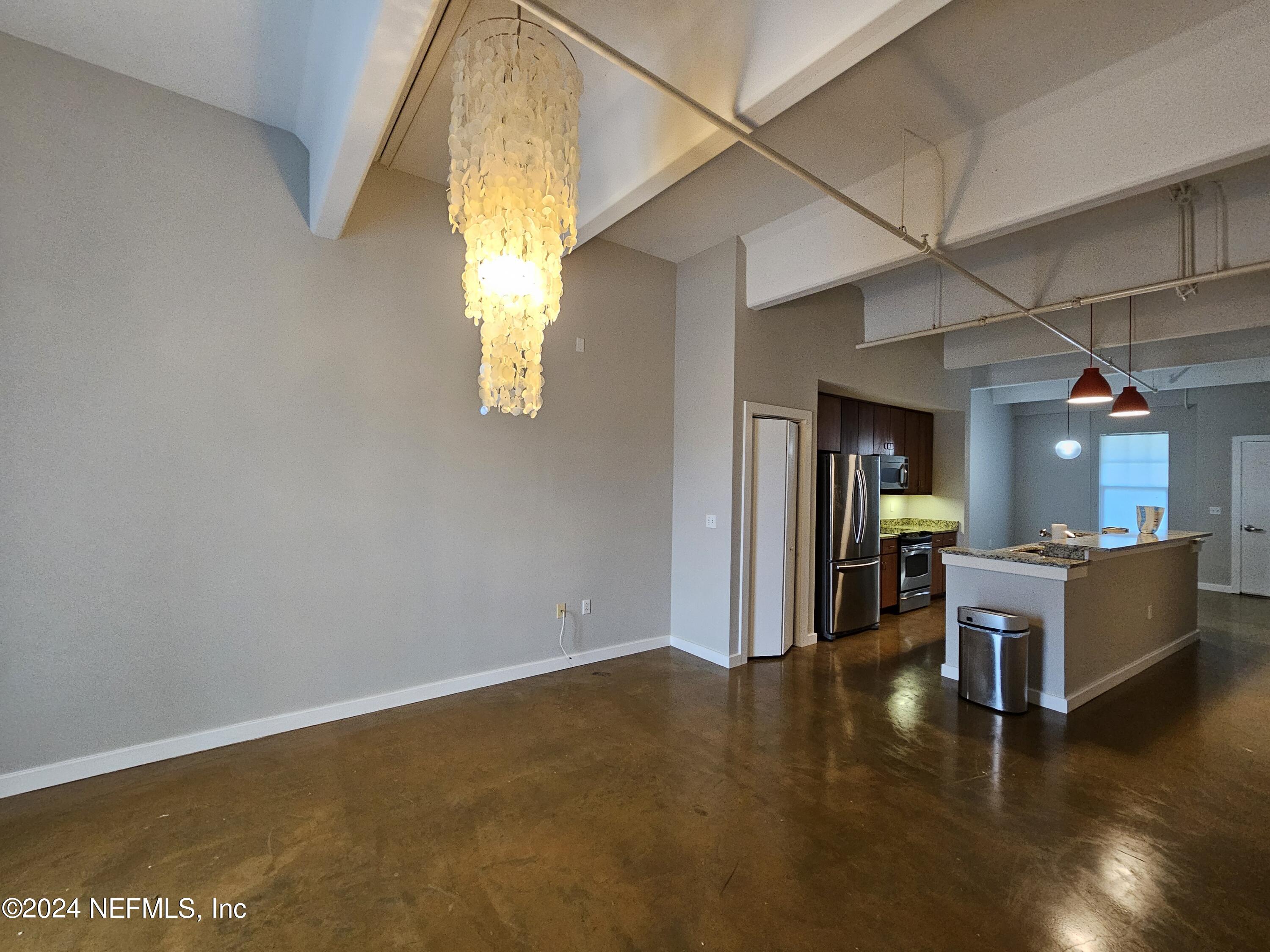 1661 RIVERSIDE Avenue 208