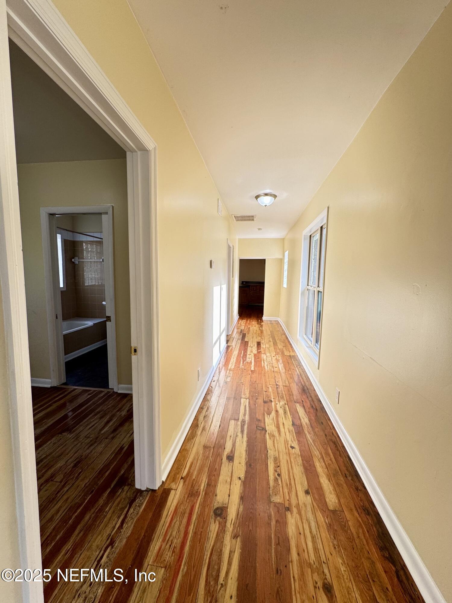 1516 W 15TH Street