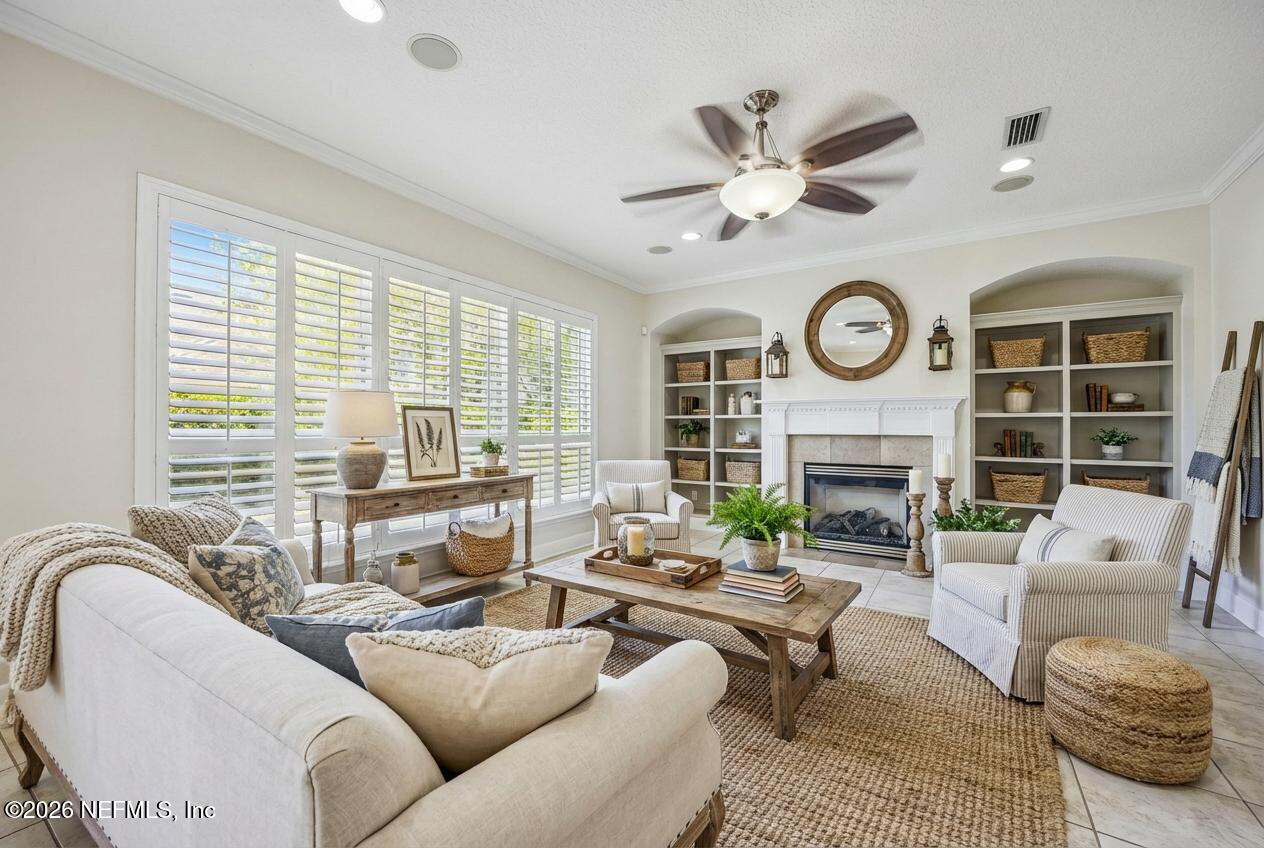 2115 AUTUMN COVE Circle