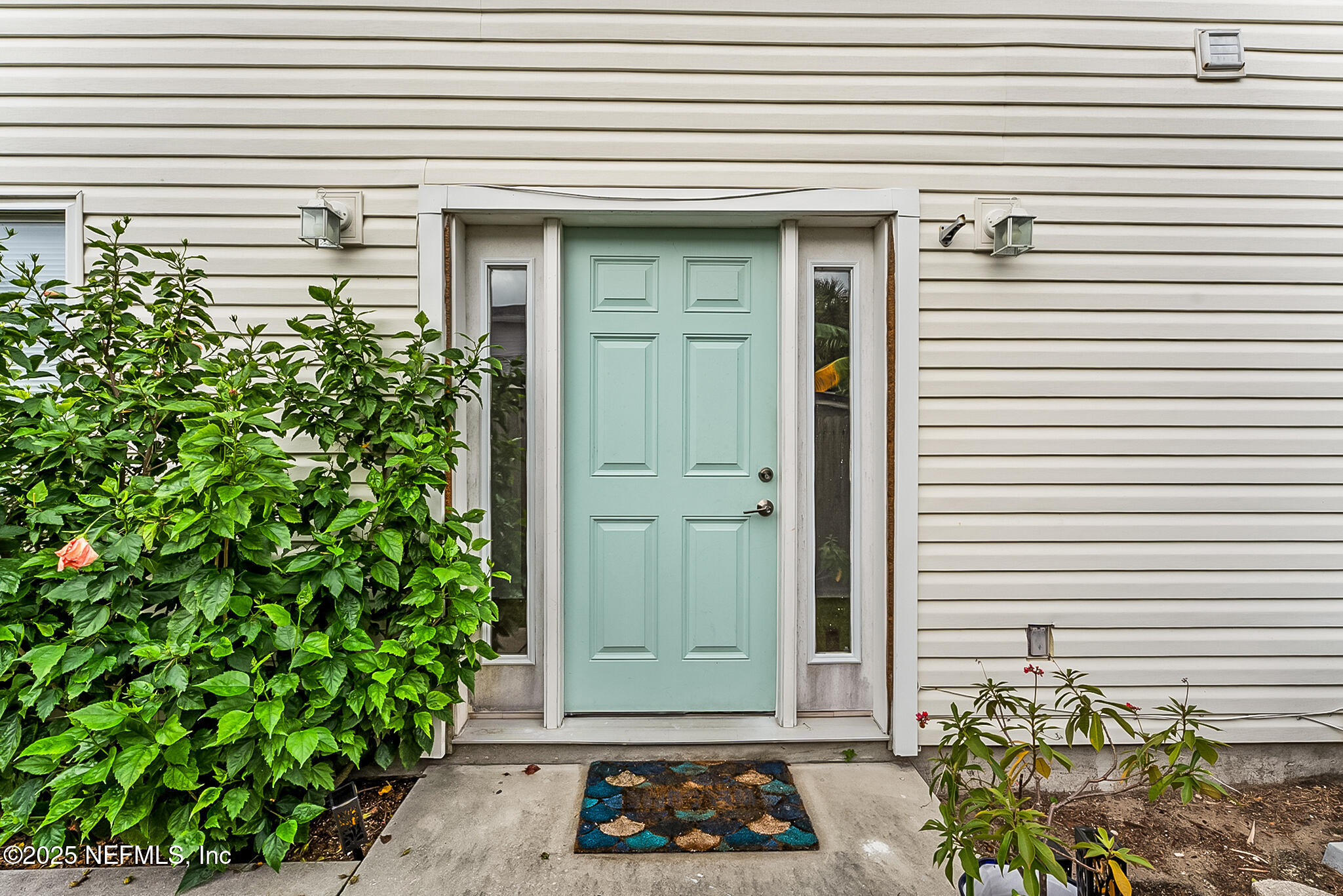 835 7TH Avenue S 835 & 837