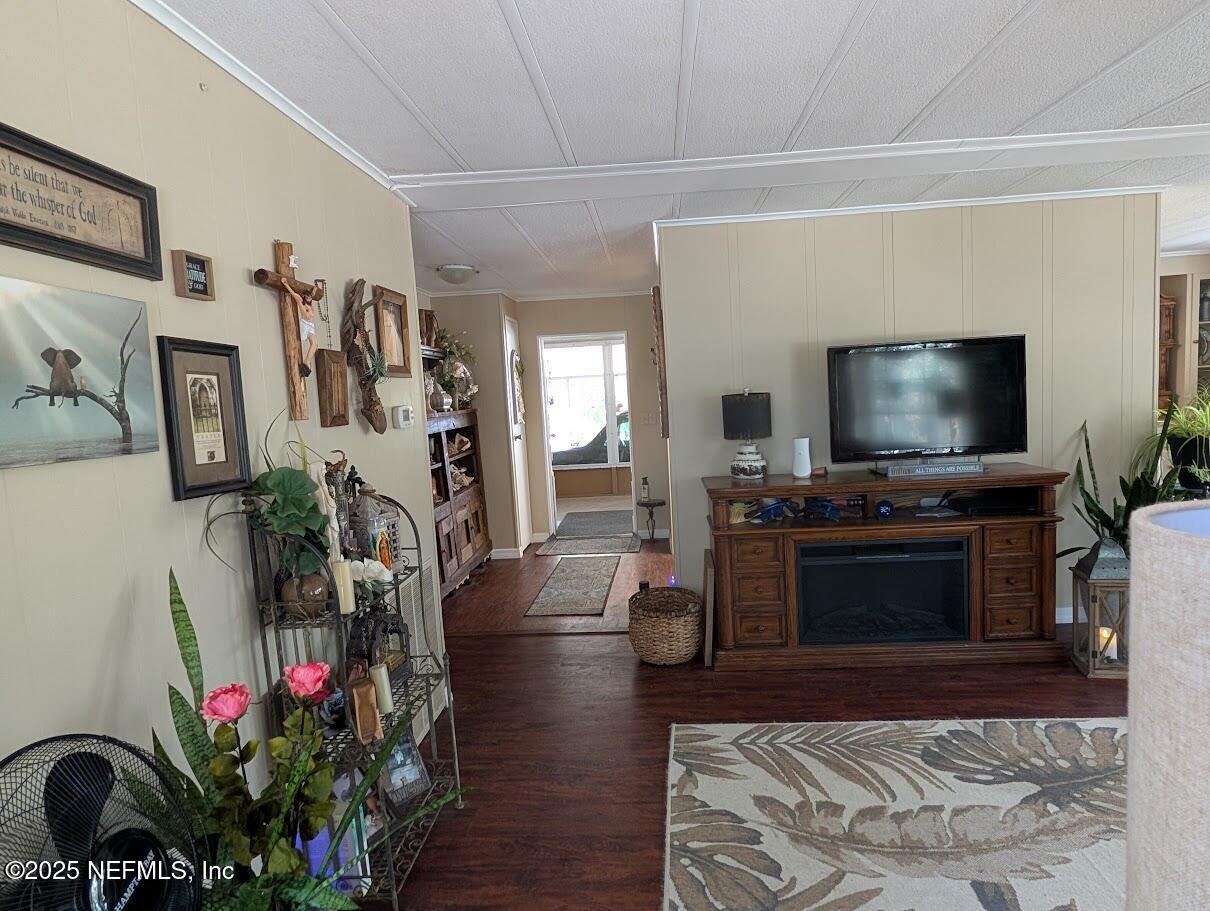 110 PLUMOSA Drive