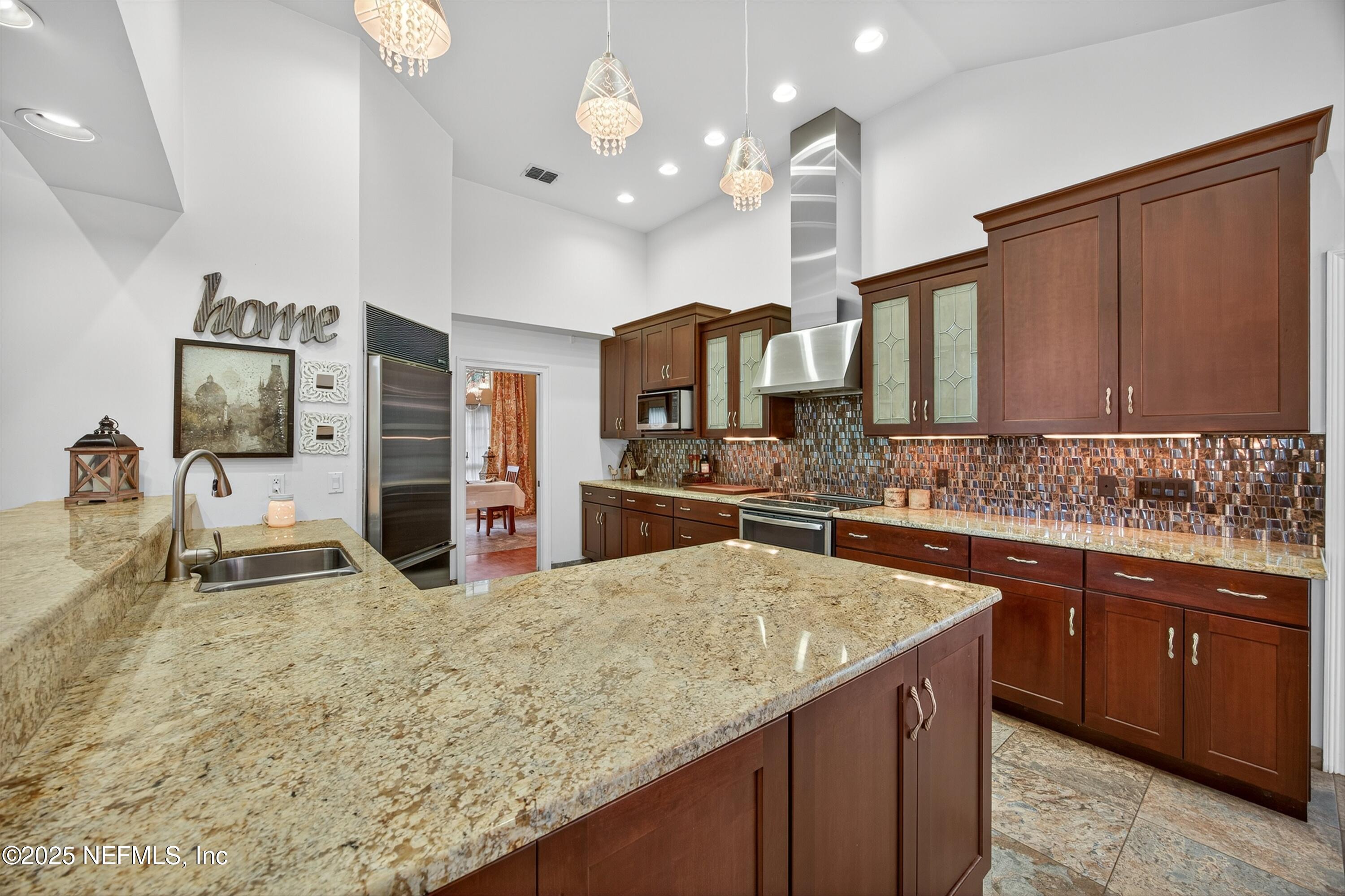 1704 PLANTATION OAKS Drive