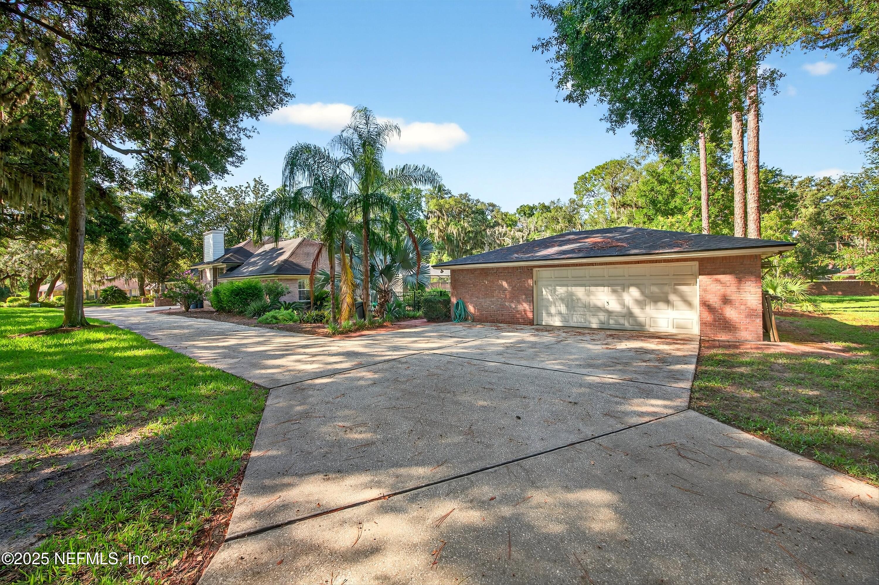 1704 PLANTATION OAKS Drive